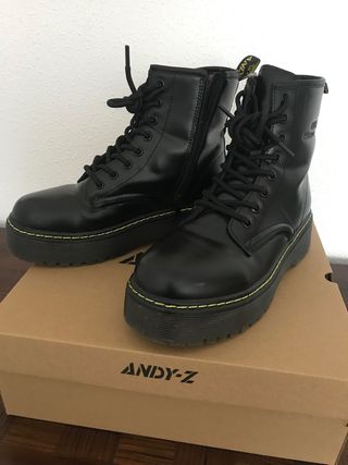 Botas mujer estilo Dr. Martens de segunda mano por 8 EUR en Zaragoza en  WALLAPOP