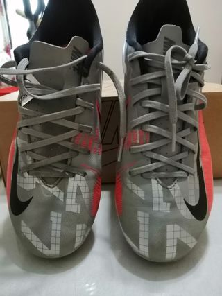 Botas fútbol talla 38 de segunda mano por 20 EUR en Las Canteras en WALLAPOP