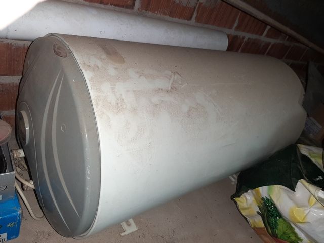 se vende termo para agua caliente de 100 litros