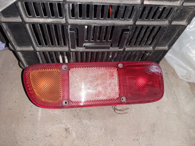 se vende piloto trasero nissan terrano II