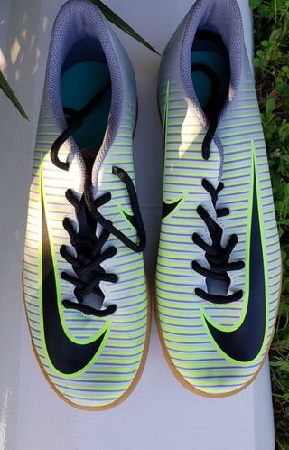 Zapatillas Nike verde. Talla 43. De NIKE de segunda mano por 26 EUR en  Valencia en WALLAPOP