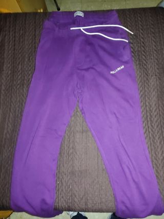 Chándal pantalón de hombre de Pull\u0026amp;Bear . de segunda mano por 10 EUR en  Málaga en WALLAPOP