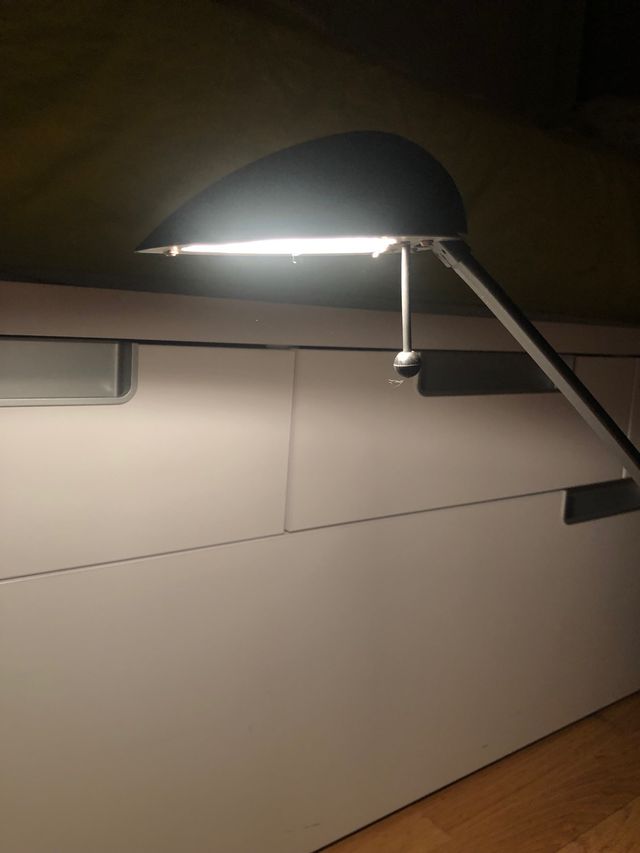 Lámpara de mesa negra