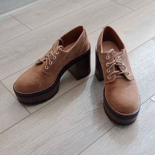 Zapatos plataforma marrones de Pull\u0026amp;Bear de segunda mano por 15 EUR en  Reus en WALLAPOP