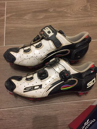 Zapatillas mtb 44 de segunda mano por 65 EUR en Barcelona en WALLAPOP