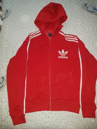 Sudadera roja con capucha Adidas Originals de segunda mano por 25 EUR en  Caldas de Reis en WALLAPOP