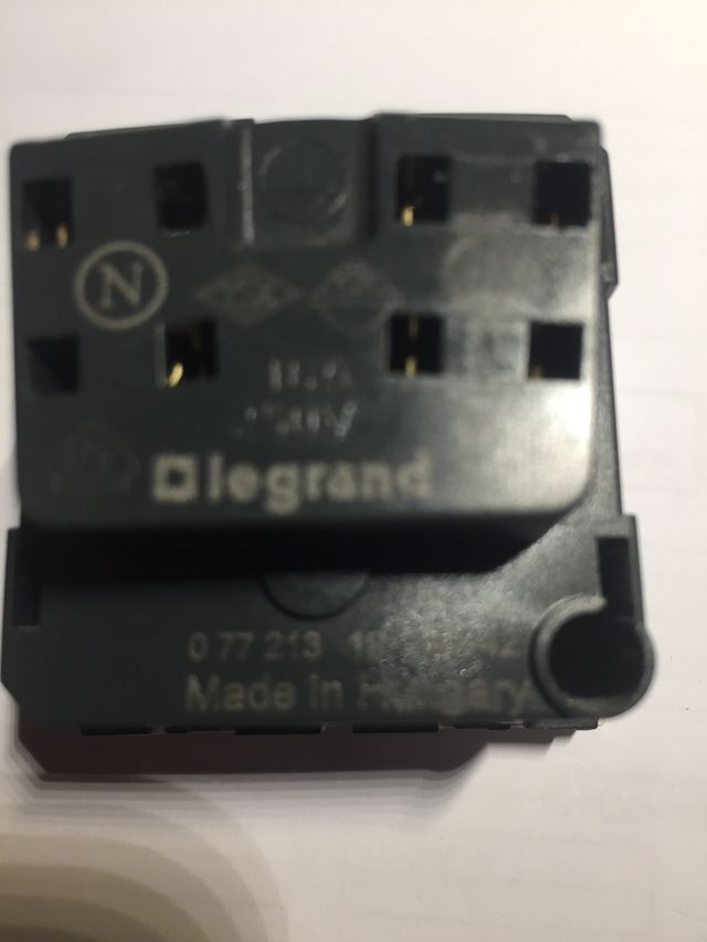 Base enchufe Legrand Blanco 4 x 5€