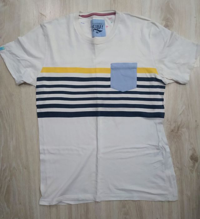 Camiseta de mangas cortas con bolsillo de Bershka