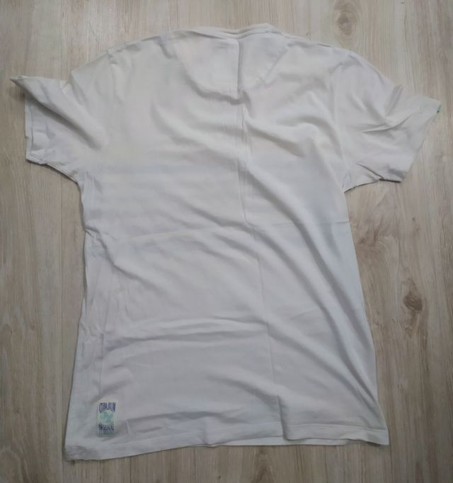 Camiseta de mangas cortas con bolsillo de Bershka