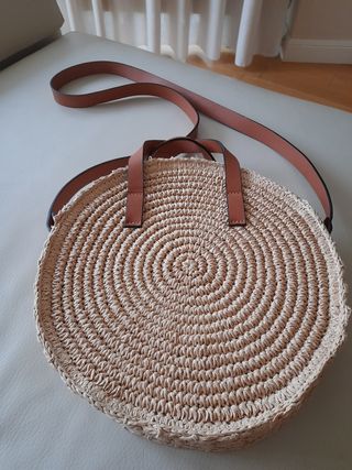 BOLSO H\u0026amp;M REDONDO RAFIA de segunda mano por 5 EUR en Madrid en WALLAPOP