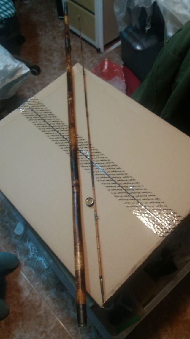 bara pescar bambu antigua, con otra dentro lance