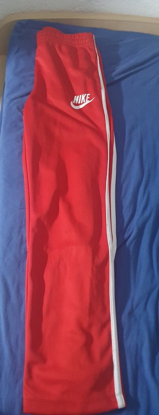 Pantalon de chandal Nike rojo de segunda mano por 13 EUR en Madrid en  WALLAPOP