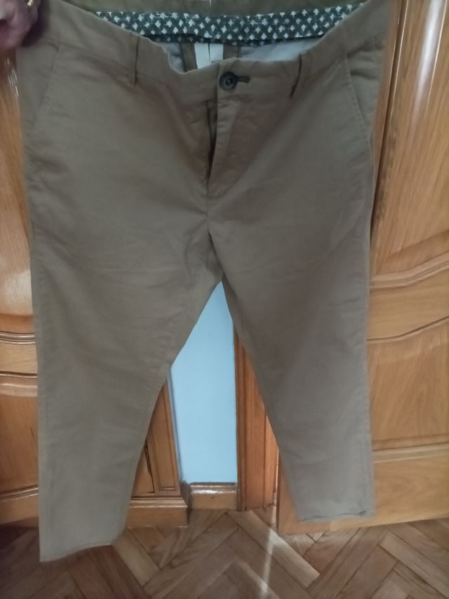 pantalón tipo chino beigs oscuro