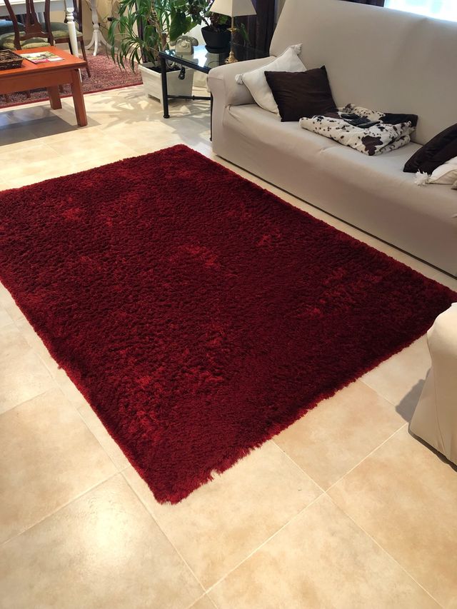 Alfombra roja pelo largo