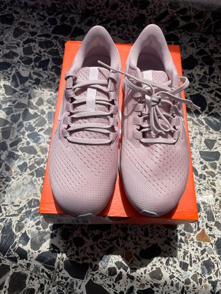 Nike Air Zoom Pegasus 38 Talla 40.5 NUEVAS de segunda mano por 90 EUR en  León en WALLAPOP