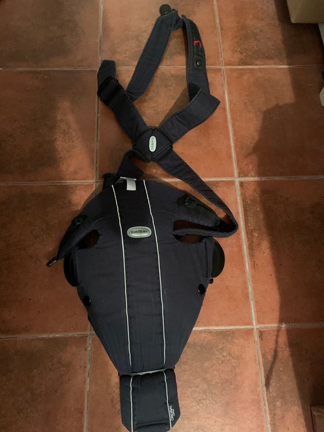 Mochila babybjorn con funda polar para invierno