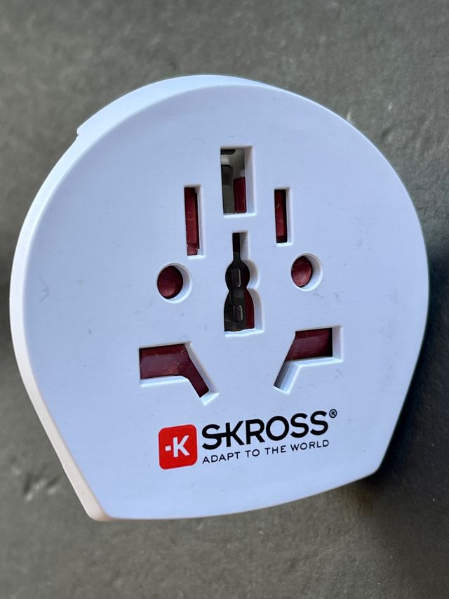 Adaptador Viaje mundial a Euro SCROSS