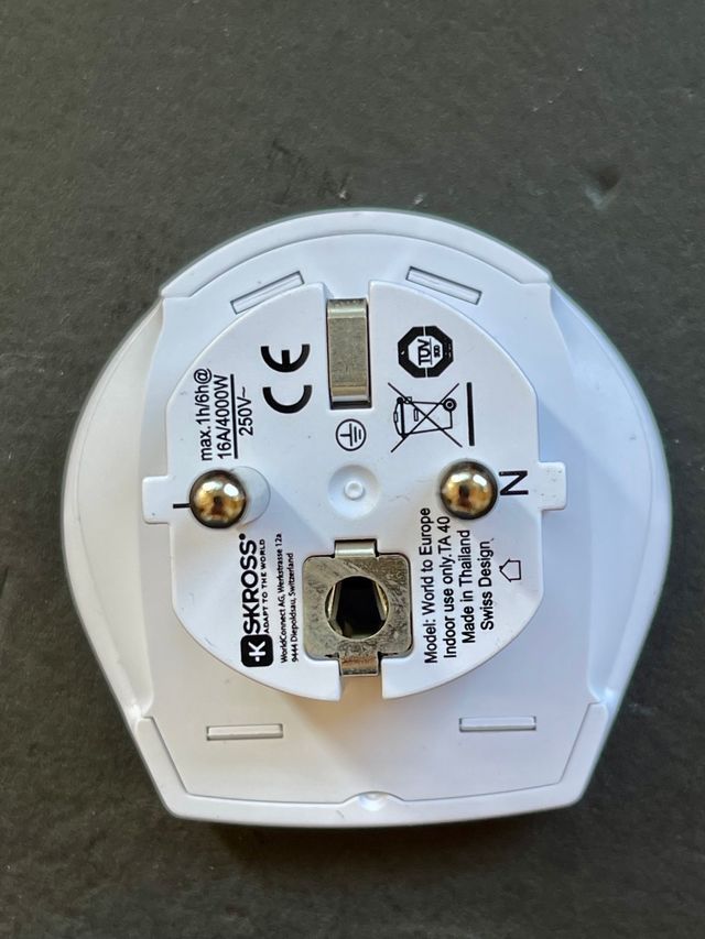 Adaptador Viaje mundial a Euro SCROSS