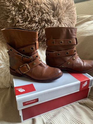 Botines piel marrón de segunda mano por 19 EUR en Madrid en WALLAPOP
