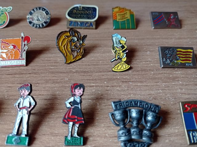 Pins variados años 90