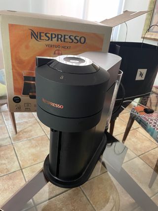 Nespresso Vertuo Next + Cápsulas de segunda mano por 75 EUR en La Cañada en  WALLAPOP