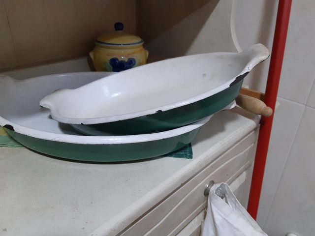 Dos fuentes de porcelana esmaltada