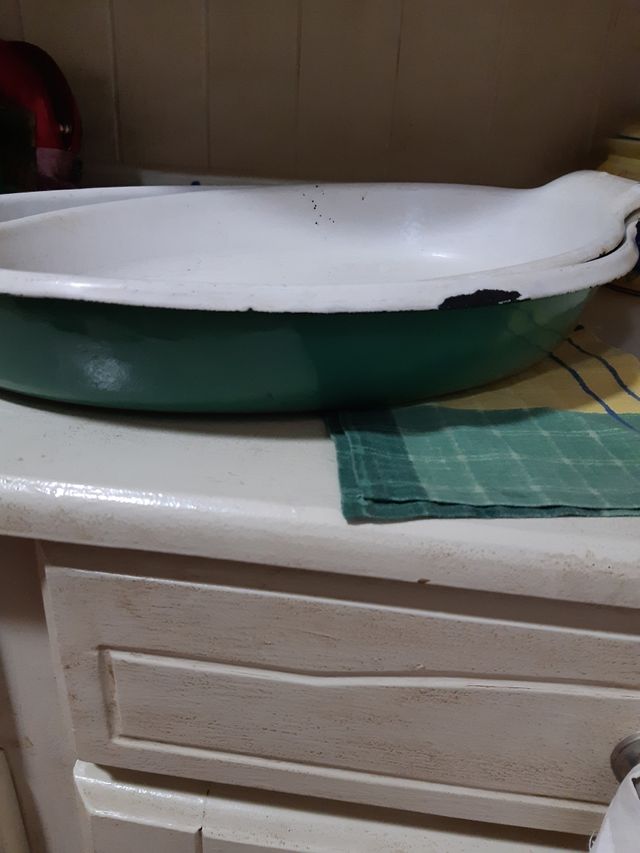 Dos fuentes de porcelana esmaltada