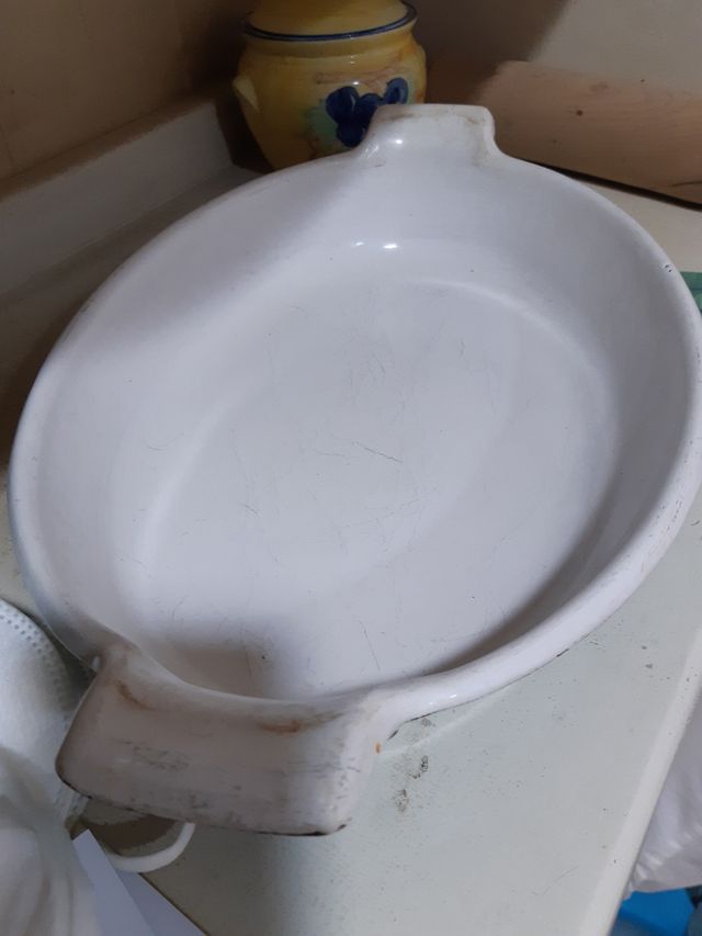 Dos fuentes de porcelana esmaltada