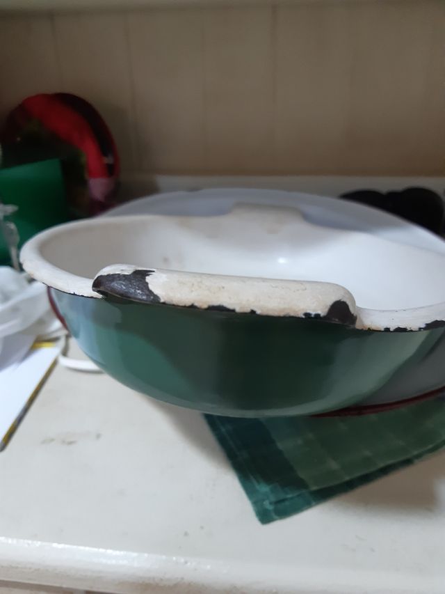 Dos fuentes de porcelana esmaltada