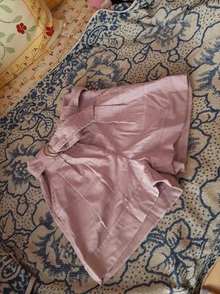 Pantalón corto morado Bershka de segunda mano por 6 EUR en Ciudad Real en  WALLAPOP