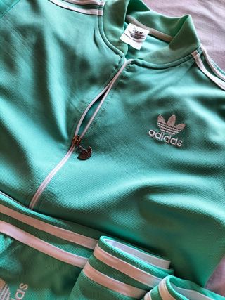 Chandal adidas azul celeste de segunda mano por 40 EUR en Madrid en WALLAPOP