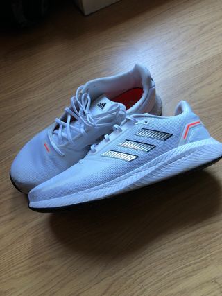 Zapatillas Adidas talla 46 de segunda mano por 25 EUR en Barcelona en  WALLAPOP
