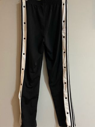 Pantalón adidas botones de segunda mano por 20 EUR en Ojos de Garza en  WALLAPOP