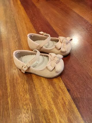 Zapatos bebe talla 21 de segunda mano por 5 EUR en Bilbao en WALLAPOP