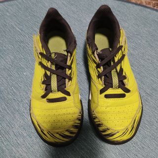 Botas futbol sala decathlon de segunda mano por 13 EUR en Benetússer en  WALLAPOP