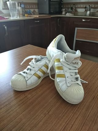 Superstar verdaderas de segunda mano por 18 EUR en Las Torres de Cotillas  en WALLAPOP