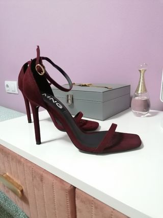 Sandalias burdeos de Mango de segunda mano por 15 EUR en Lugo en WALLAPOP