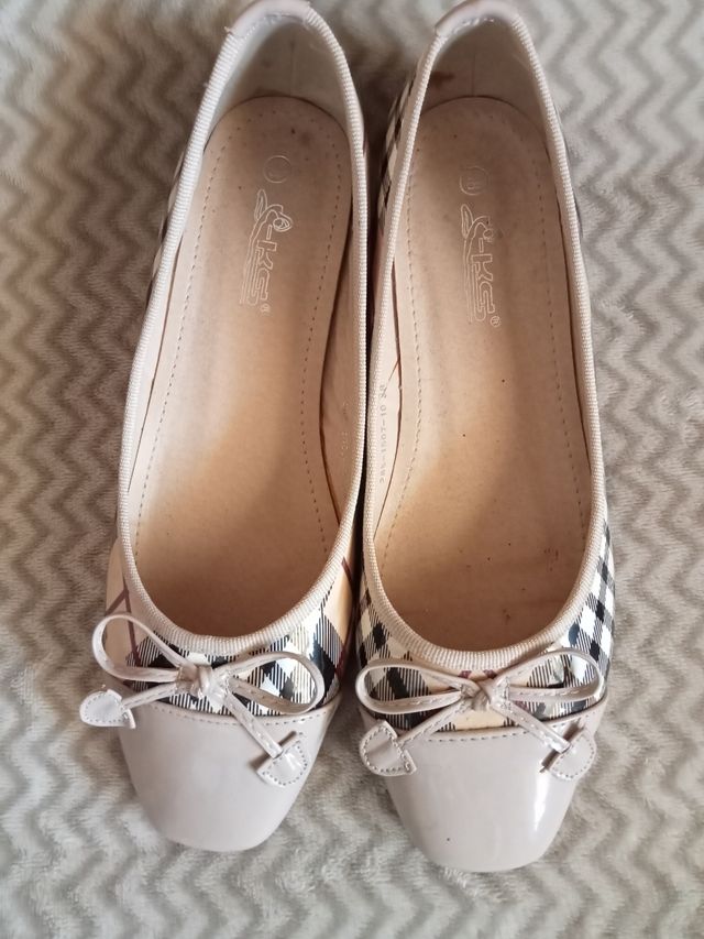 NOVO Sapatinas de ballet em pele envernize tamanho 38