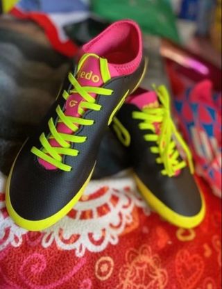 Botas fútbol. de segunda mano por 20 EUR en Sevilla en WALLAPOP