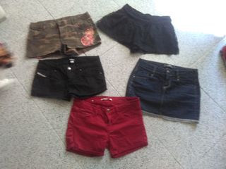 Short Mujer – Bershka Online Pantalón Corto Vaquero en Color Negro con  Reflejos Dorados de Segunda Mano - Ropasion