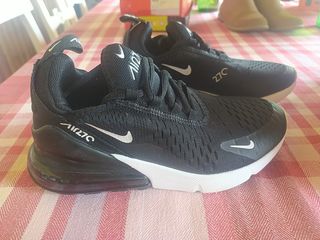 Nike Air Max 270, talla 36\\'5 de segunda mano por 40 EUR en Redondela en  WALLAPOP
