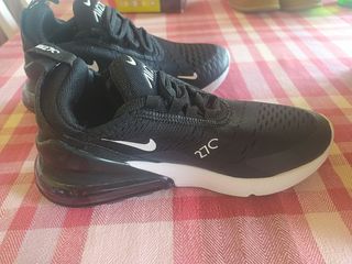 Nike Air Max 270, talla 36\\'5 de segunda mano por 40 EUR en Redondela en  WALLAPOP