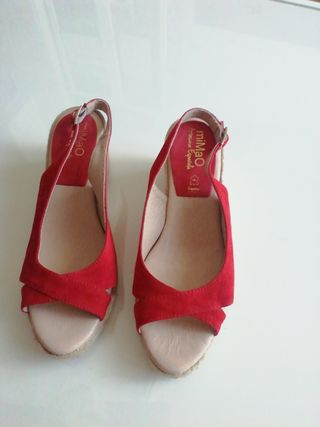Sandalia rojo esparto MIMAO de segunda mano por 5 EUR en San Fernando de  Henares en WALLAPOP