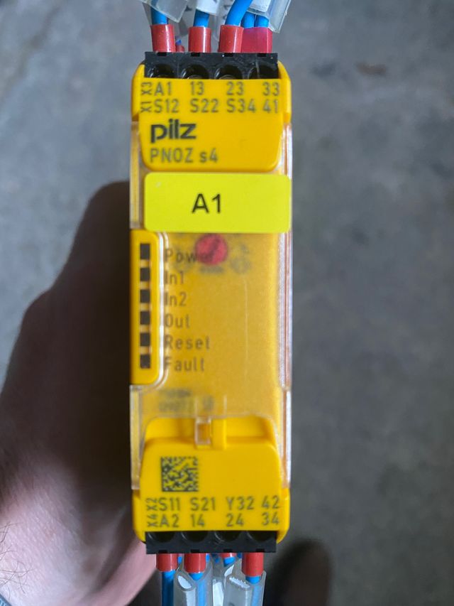 751104 Pilz - PNOZ s4 C 24VDC 3 n/o 1 n/c