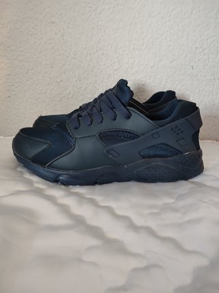 Botines Zapatillas hombre 43-27.0 cm de segunda mano por 5 EUR en Mairena  del Aljarafe en WALLAPOP