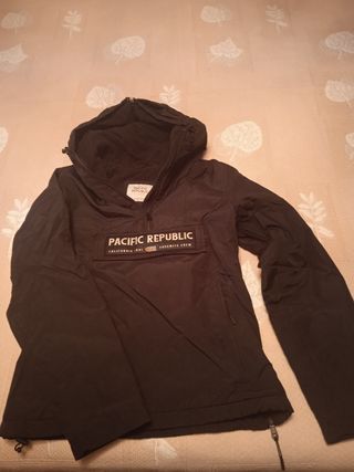 CAZADORA PACIFIC REPUBLIC de segunda mano por 14 EUR en Valencia en WALLAPOP