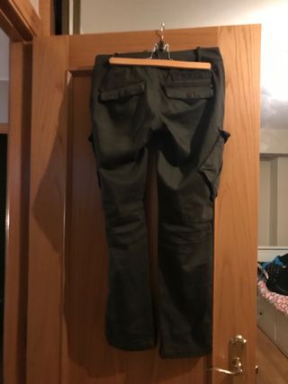 Pantalón chándal vestir de segunda mano por 45 EUR en Arroyo de la  Encomienda en WALLAPOP