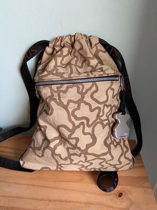 Mochila tous color crema de segunda mano por 30 EUR en Montcada i Reixac en  WALLAPOP