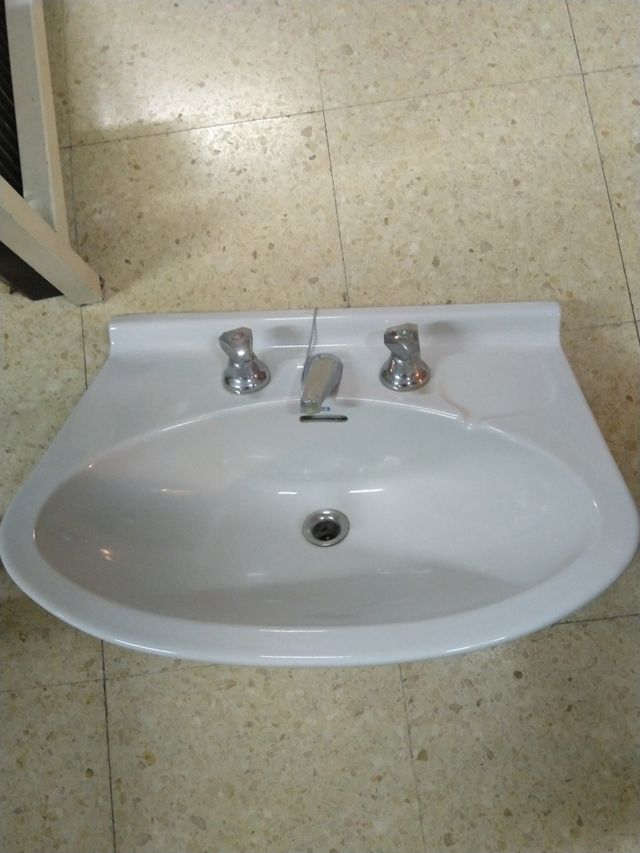 Pica antiga amb aixeta