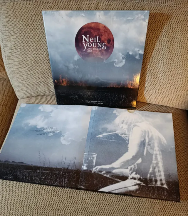 NEIL YOUNG - COW PALACE 1986 VINYL BOX